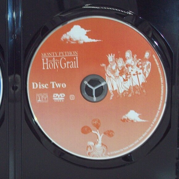 Monty Python - The Holy Grail DVD - Cleese Graham Chapman Idle Gilliam 2001 - Picture 8 of 9